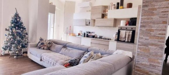 3-salle Appartement à Savona, Italy No. 136522 12