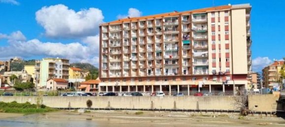 3-salle Appartement à Savona, Italy No. 136522 2