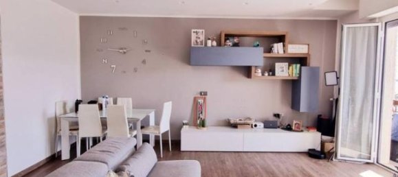 3-salle Appartement à Savona, Italy No. 136522 14