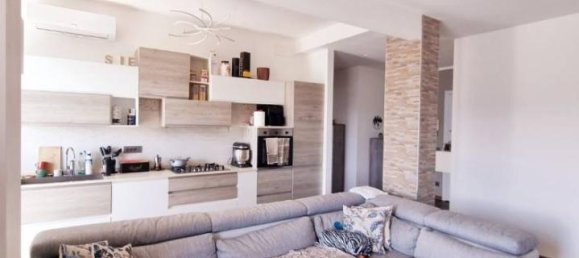 3-salle Appartement à Savona, Italy No. 136522 11