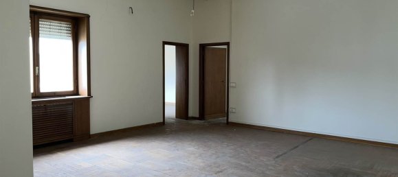 10 rooms Apartment in Pistoia, Italy No. 117078 6