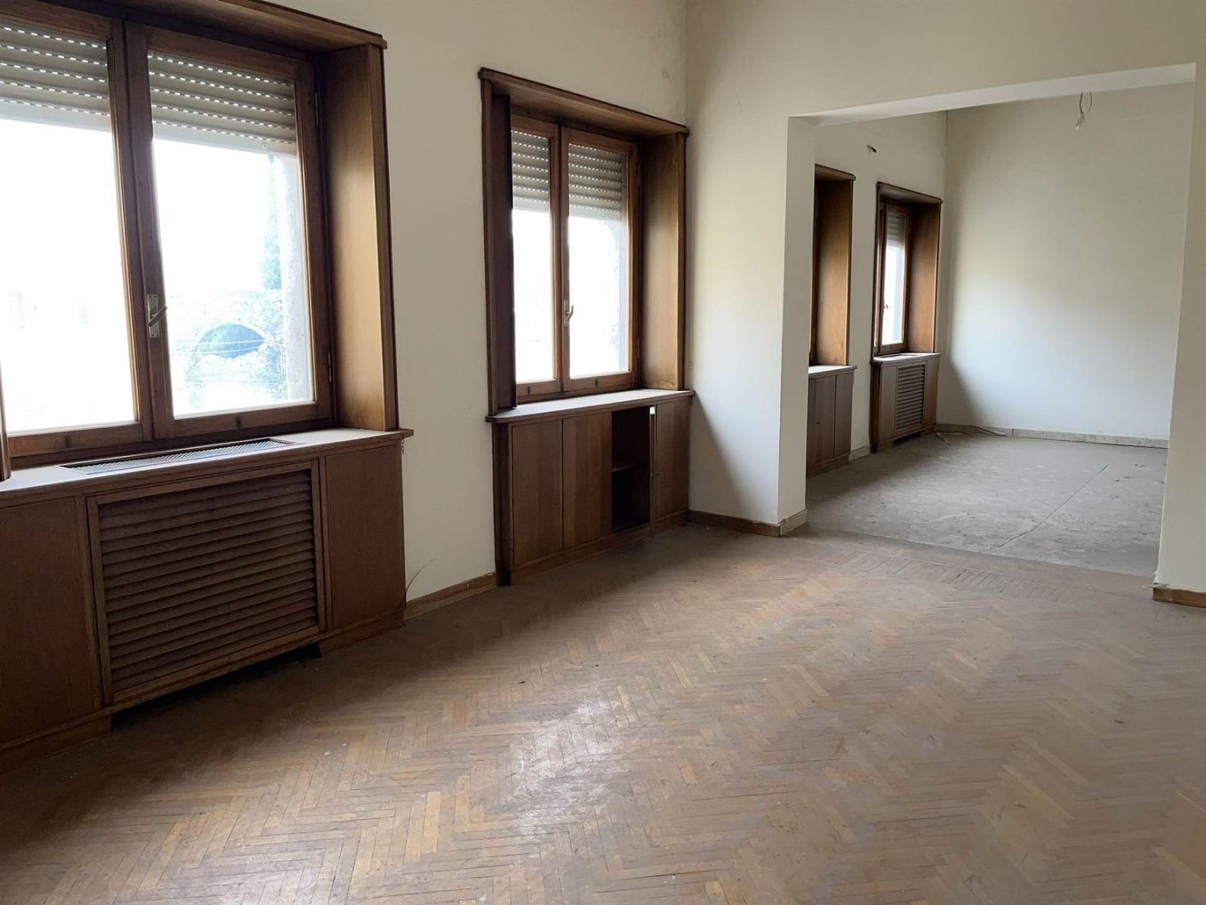 10 rooms Apartment in Pistoia, Italy No. 117078