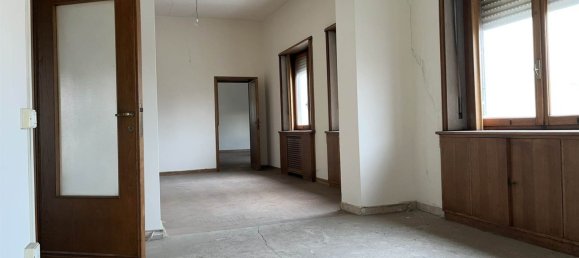 10 rooms Apartment in Pistoia, Italy No. 117078 2
