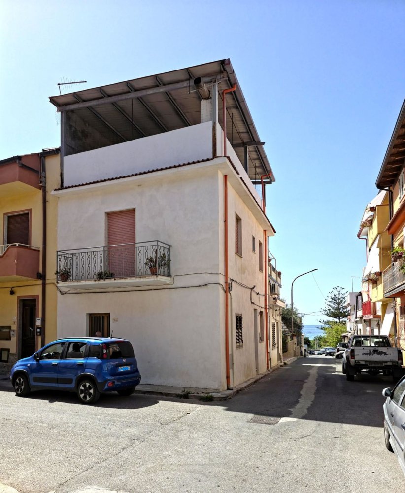 Casa de 3 habitaciónes en Palizzi, Italy No. 257757