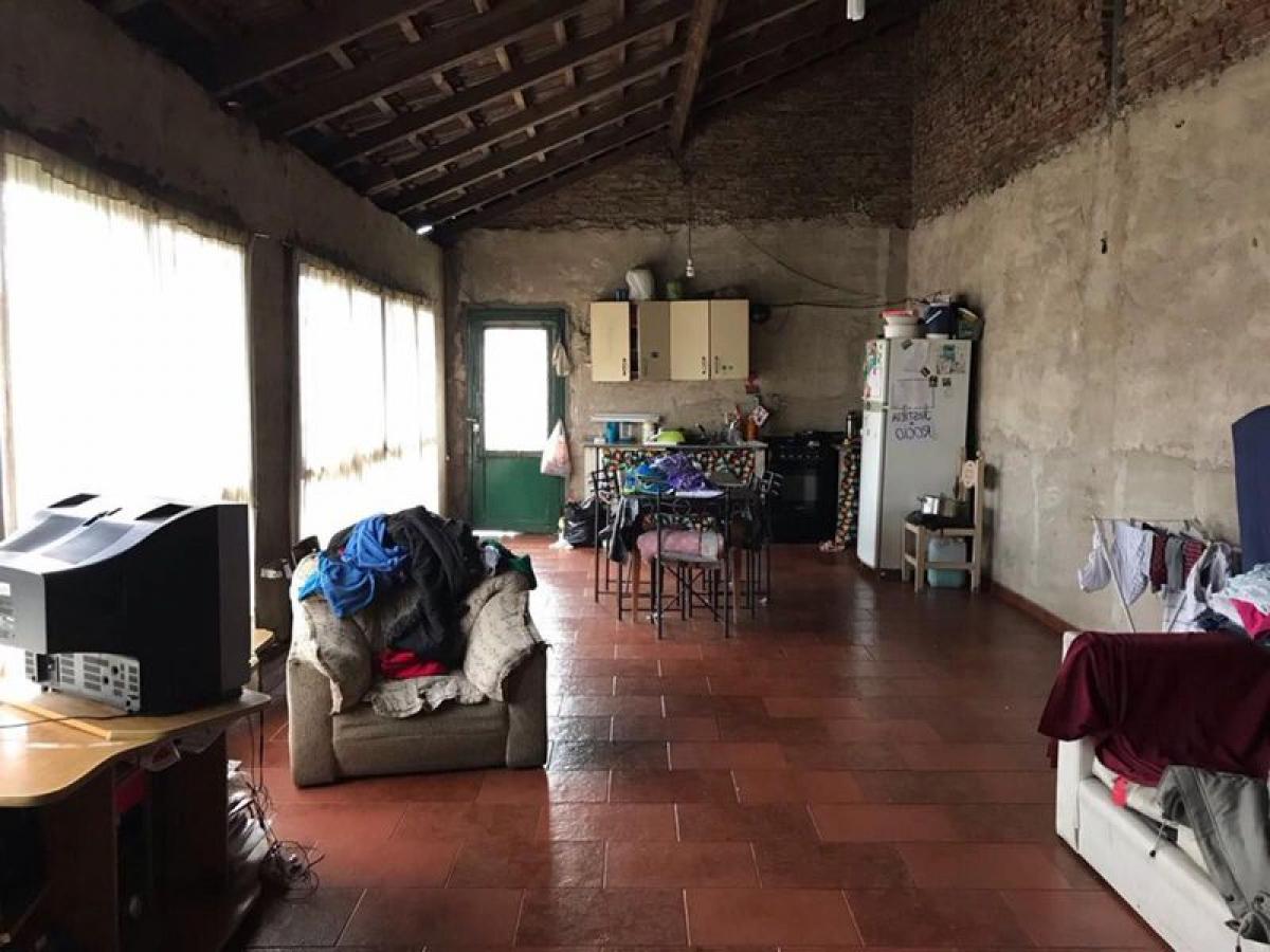 Дом с 4 спальнями в Ломас-де-Самора, Аргентина № 56798