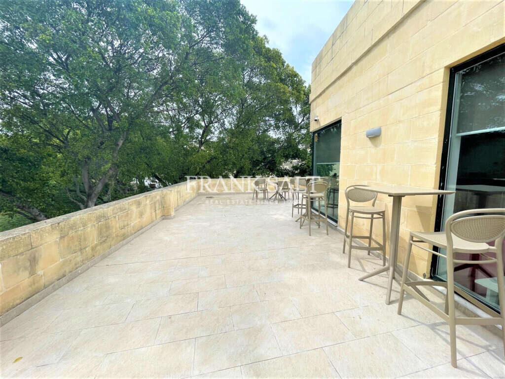 415m² Office in Pieta, Malta No. 12425