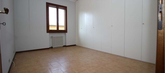 3 rooms Apartment in Castellarano, Italy No. 131490 4