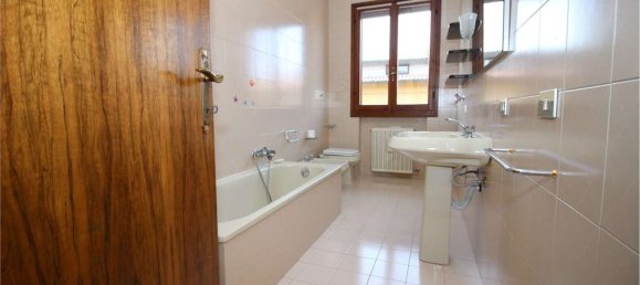 3 rooms Apartment in Castellarano, Italy No. 131490 6