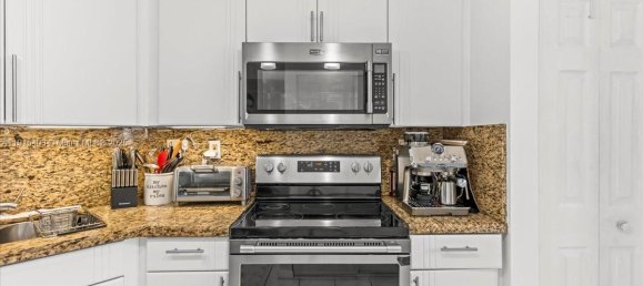 2 Schlafzimmer Gewerbliche Immobilien in Miami, USA, Nr. 615388 3