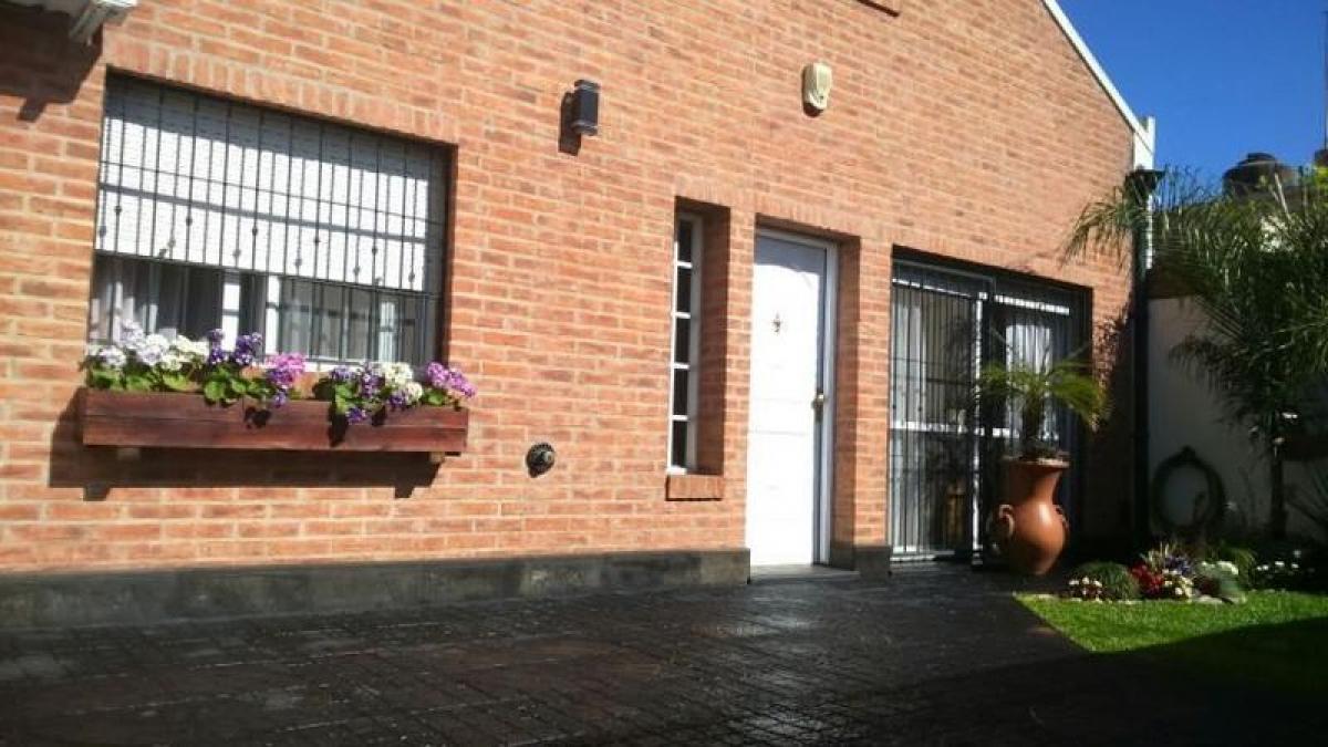 3 bedrooms House in General San Martin, Argentina No. 15961