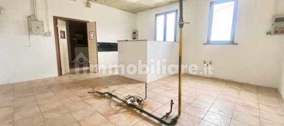 4 rooms Commercial property in Cadelbosco di Sopra, Italy No. 11697 5