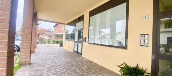 4 rooms Commercial property in Cadelbosco di Sopra, Italy No. 11697 14