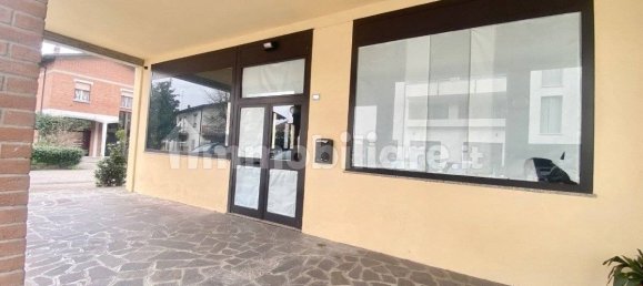 4 rooms Commercial property in Cadelbosco di Sopra, Italy No. 11697 2