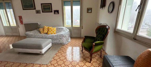 2 bedrooms Apartment in Ferrara, Italy No. 209768 2