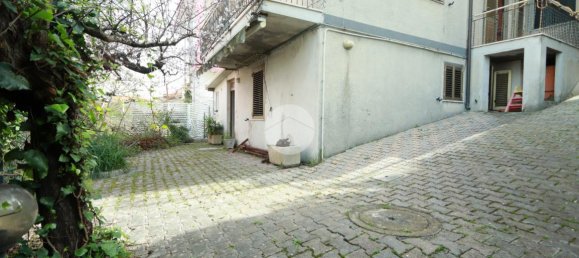 5 rooms Apartment in Pescara, Italy No. 14934 20