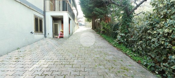 5 rooms Apartment in Pescara, Italy No. 14934 4