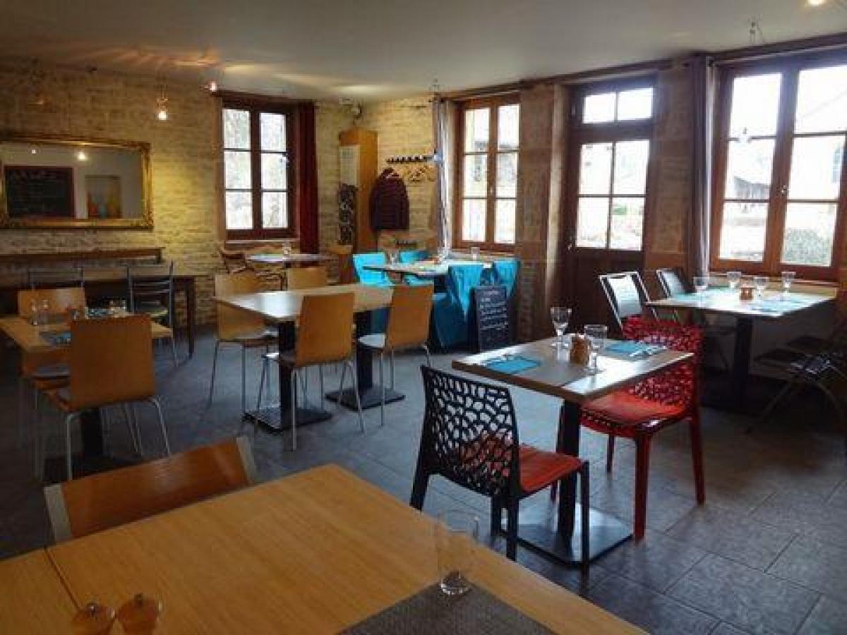 Oficina en Tournus, France 270 m² No. 17992