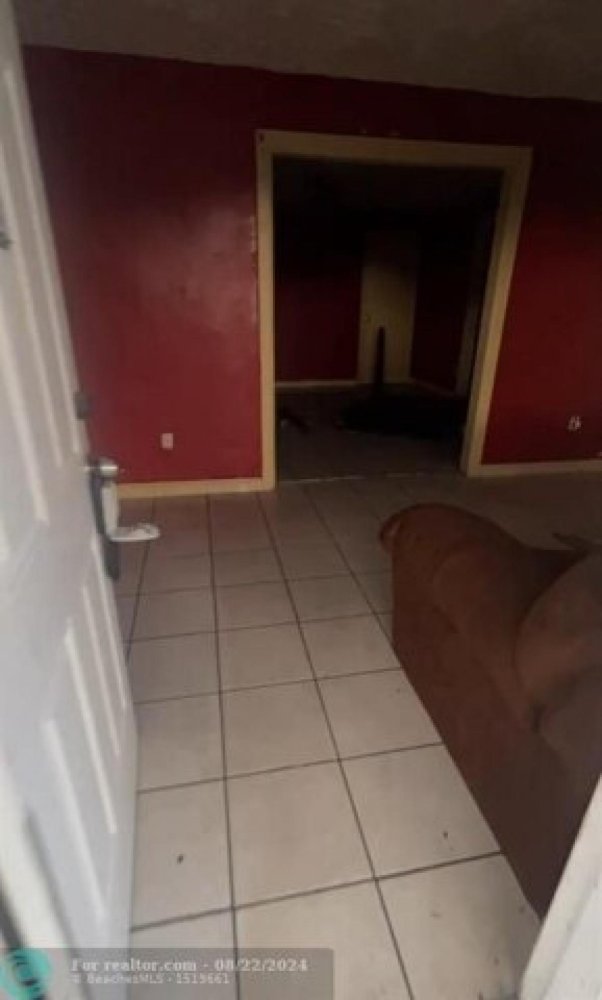 Дом с 3 спальнями в Майами, США № 335191