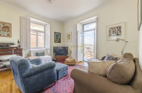 755m² Building in Lisbon, Portugal No. 120181