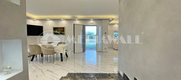 7 rooms Villa in Pordenone, Italy No. 37587 3