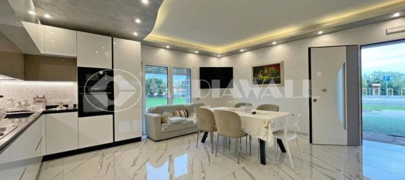 7 rooms Villa in Pordenone, Italy No. 37587 6