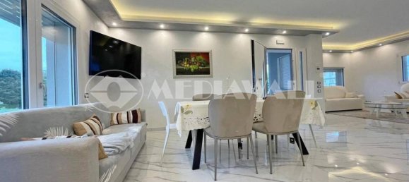 7 rooms Villa in Pordenone, Italy No. 37587 10