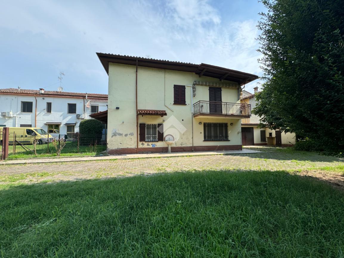 Дом с 5 комнатами в Сан Дзеноне аль По, Италия № 66413