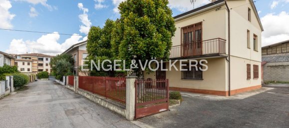 5 bedrooms Villa in Cento, Italy No. 303955 4