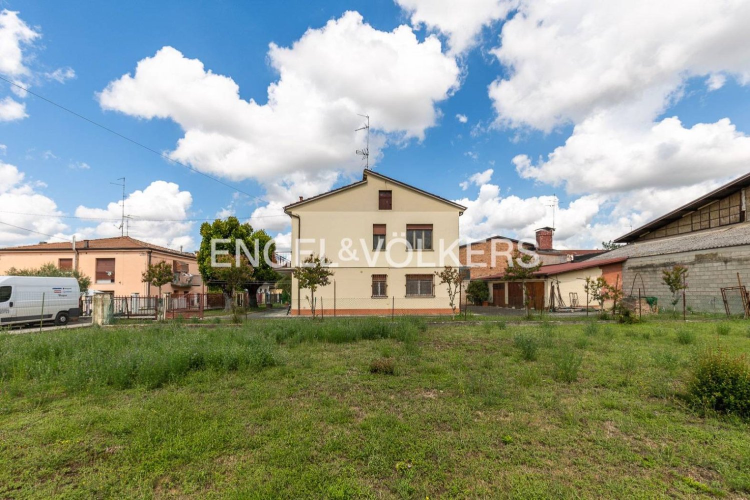 5 bedrooms Villa in Cento, Italy No. 303955