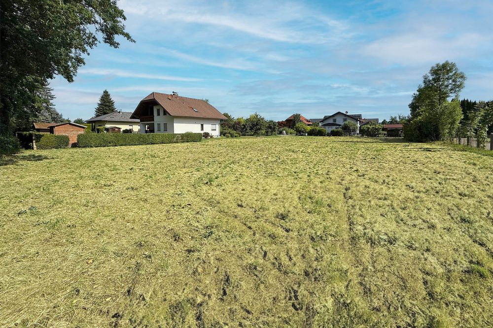  Land in Ostermiething, Austria No. 127937