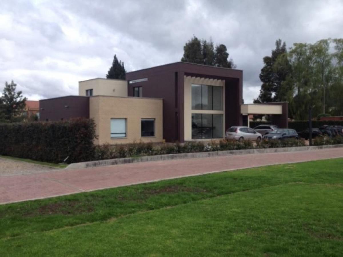 Дом с 3 спальнями в Богота, Колумбия № 9891