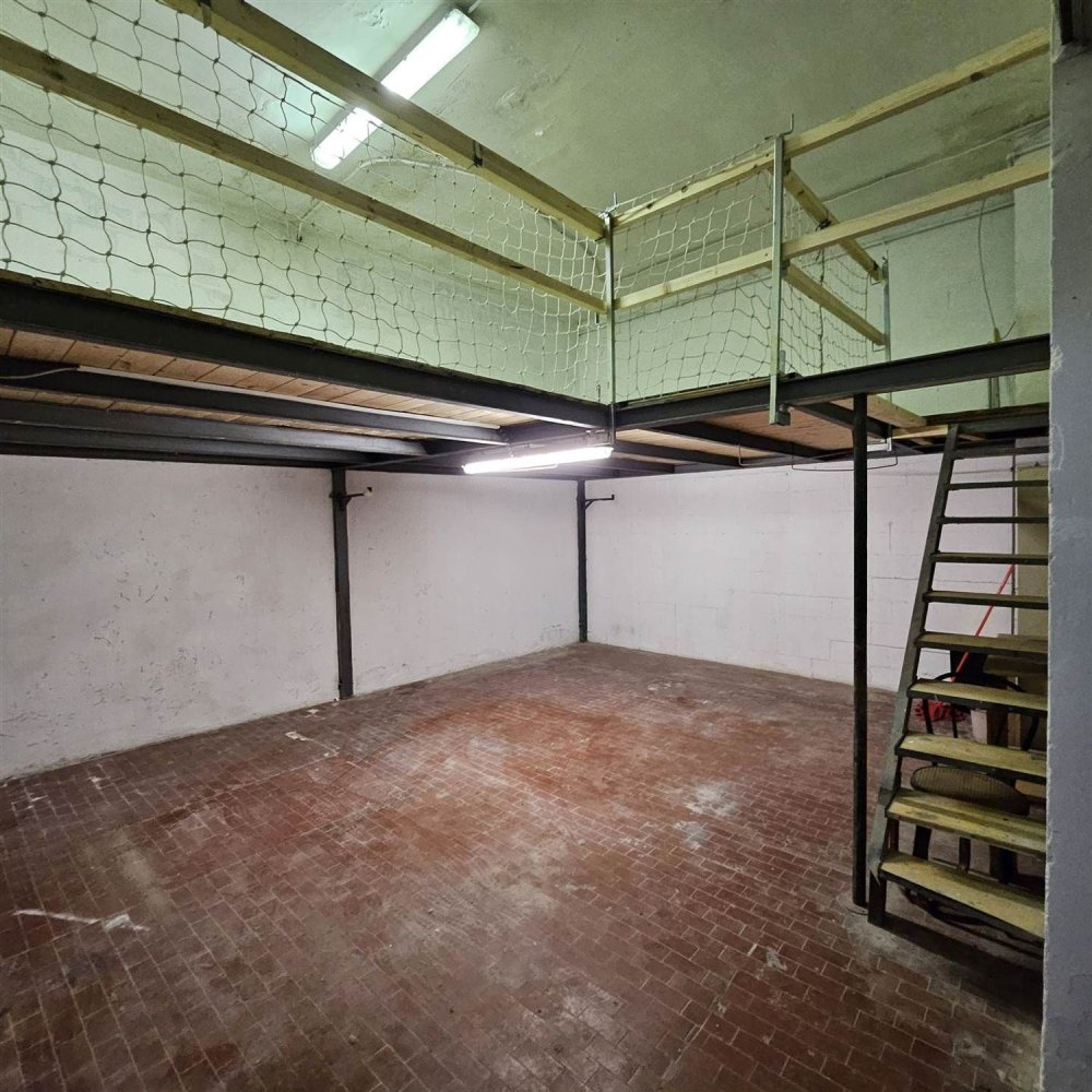36m² Garage in Florence, Italy No. 122838