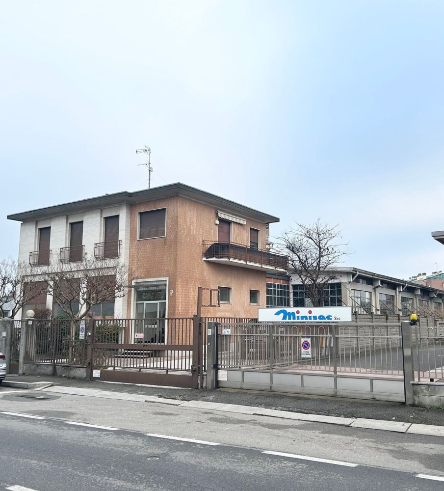 1037m² Warehouse in Pero, Italy No. 170439