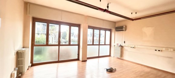 1037m² Warehouse in Pero, Italy No. 170439 8