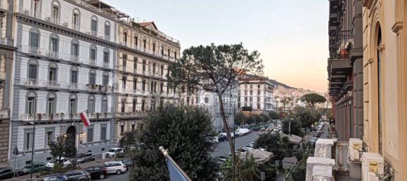 6 bedrooms Apartment in Naples, Italy No. 201806 16