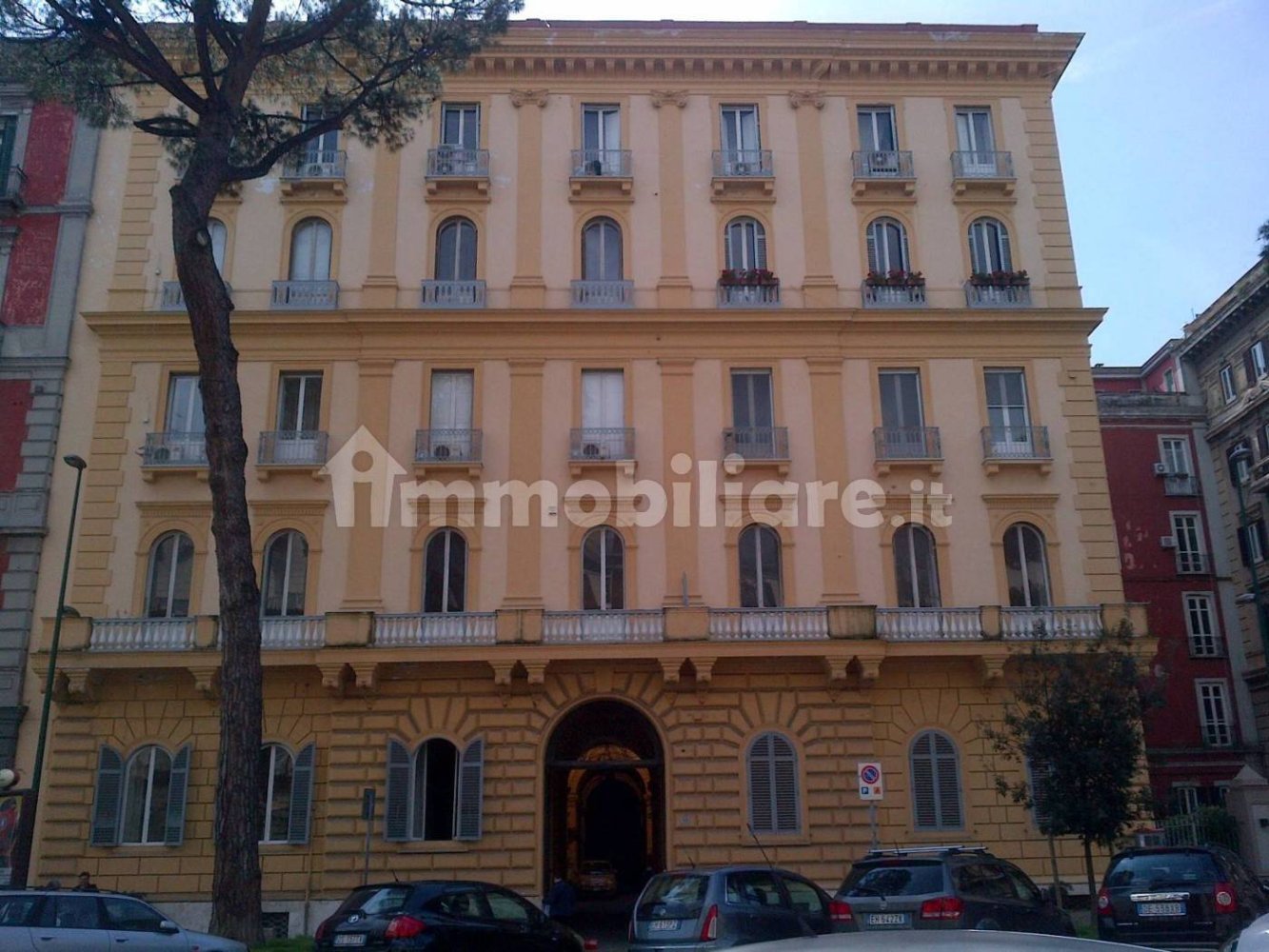 6 bedrooms Apartment in Naples, Italy No. 201806