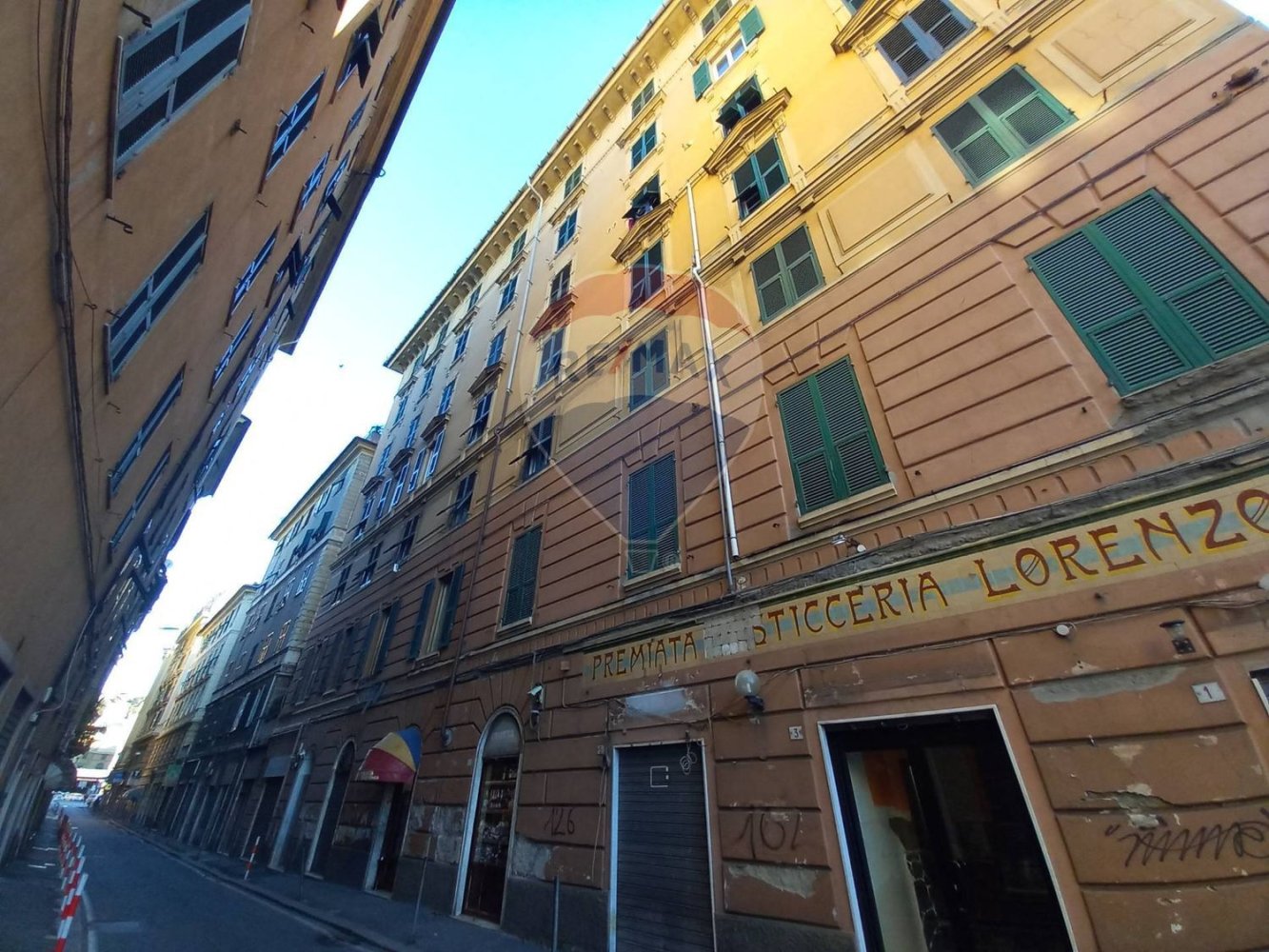 Apartamento de 6 habitaciónes en Genoa, Italy No. 31666