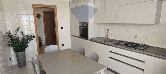 Квартира с 3 спальнями в Трани, Италия № 318665 11