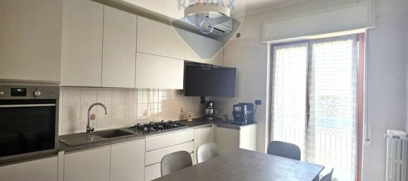 Квартира с 3 спальнями в Трани, Италия № 318665 4