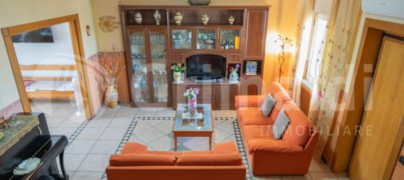 4 غرف نوم فيلا في Parete, Italy رقم 323027 12