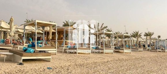 7 bedrooms Villa in Yas Island, UAE No. 8812 17