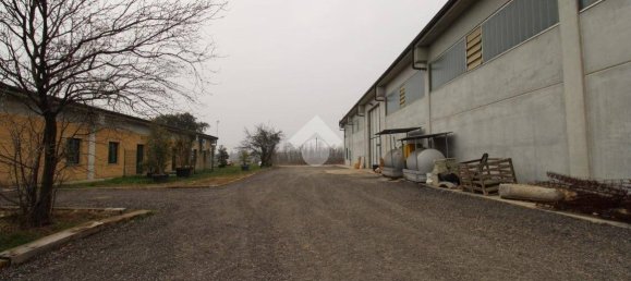 Склад с 3 комнатами в Вердерио, Италия № 143285 3