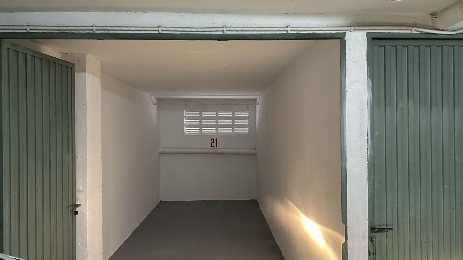 25m² Garage in Jaca, Spain No. 271420