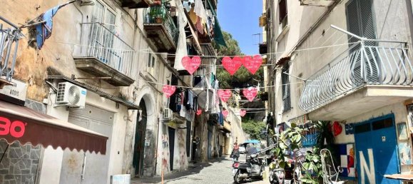 4-Zimmer Wohnung in Naples, Italy, Nr. 37373 2