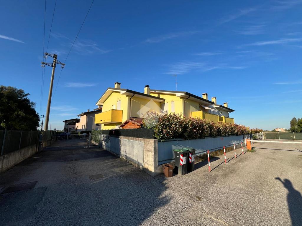 2 bedrooms Apartment in Rovigo, Italy No. 361650