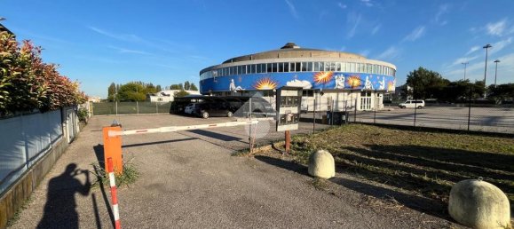 2 bedrooms Apartment in Rovigo, Italy No. 361650 2