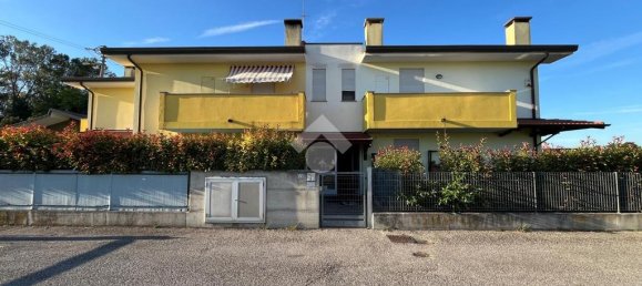 2 bedrooms Apartment in Rovigo, Italy No. 361650 3