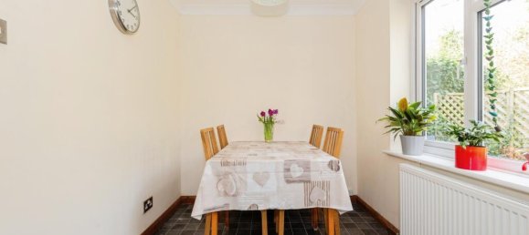 3 bedrooms House in Dorking, United Kingdom No. 10541 4