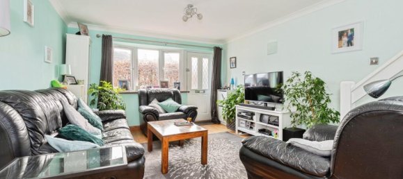 3 bedrooms House in Dorking, United Kingdom No. 10541 3