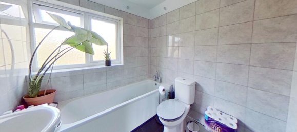 3 bedrooms House in Dorking, United Kingdom No. 10541 11